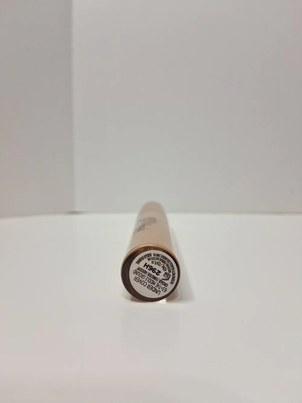 Pretty Vulgar Radiant Liquid Concealer - Under Cover 63- The Middle Ground
